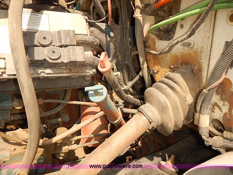 image for item J3121 2000 International 4900 dump truck