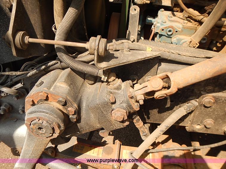 image for item J3121 2000 International 4900 dump truck