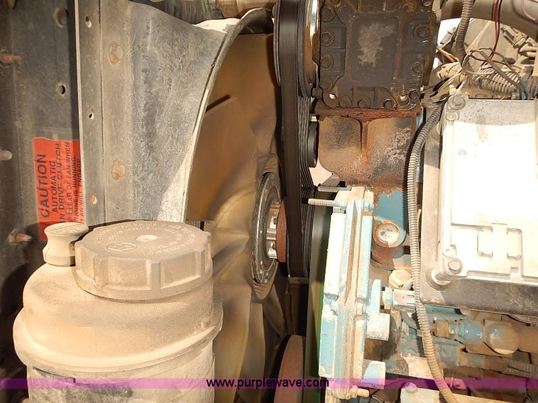 image for item J3121 2000 International 4900 dump truck