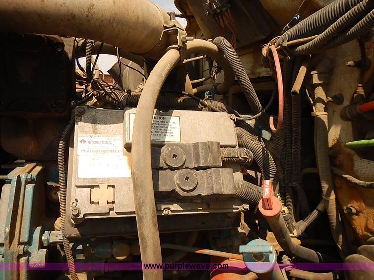 image for item J3121 2000 International 4900 dump truck