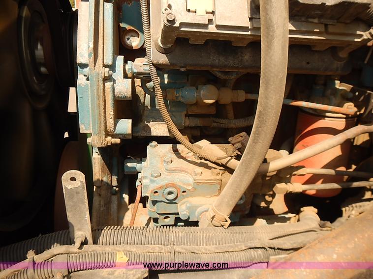 image for item J3121 2000 International 4900 dump truck