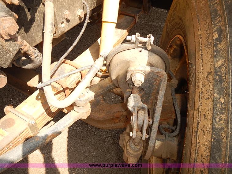 image for item J3121 2000 International 4900 dump truck