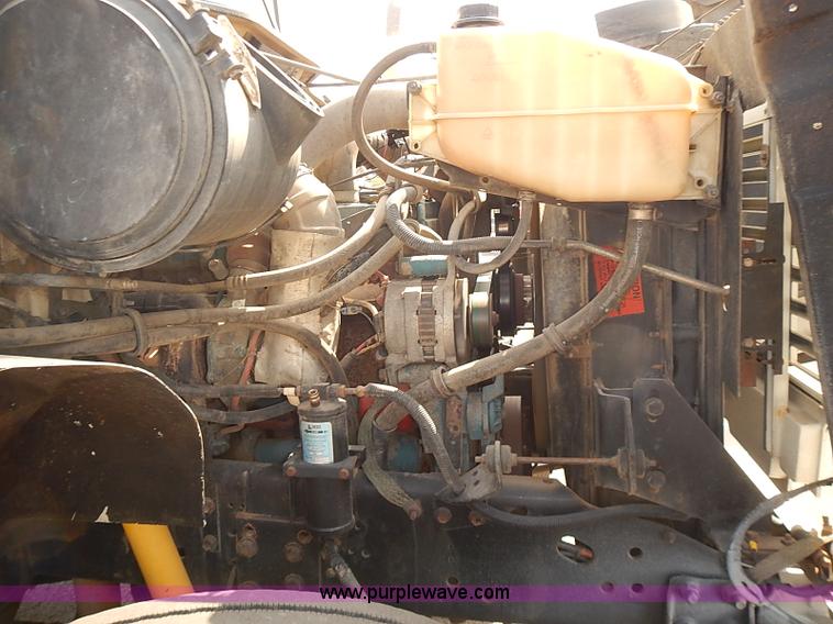 image for item J3121 2000 International 4900 dump truck