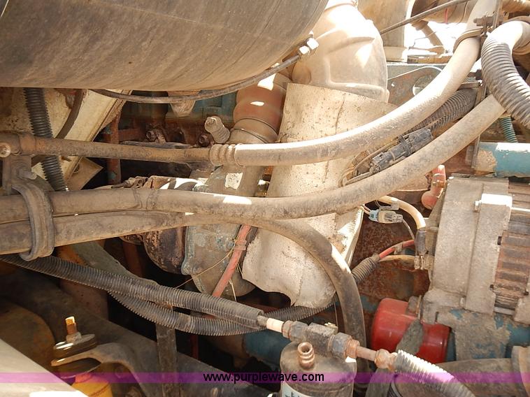 image for item J3121 2000 International 4900 dump truck