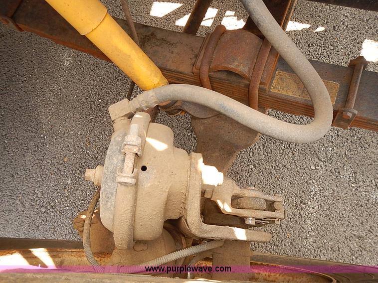 image for item J3121 2000 International 4900 dump truck