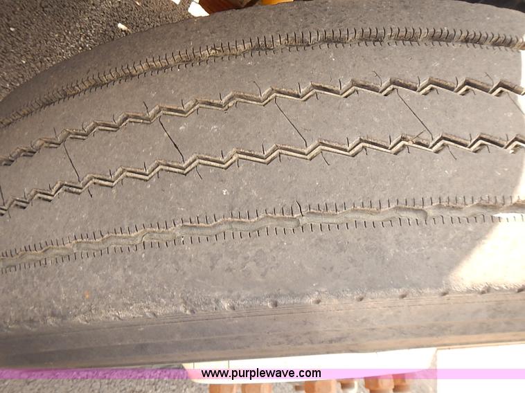 image for item J3121 2000 International 4900 dump truck