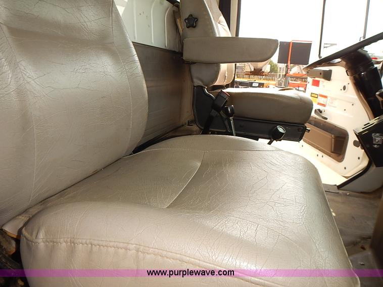 image for item J3121 2000 International 4900 dump truck