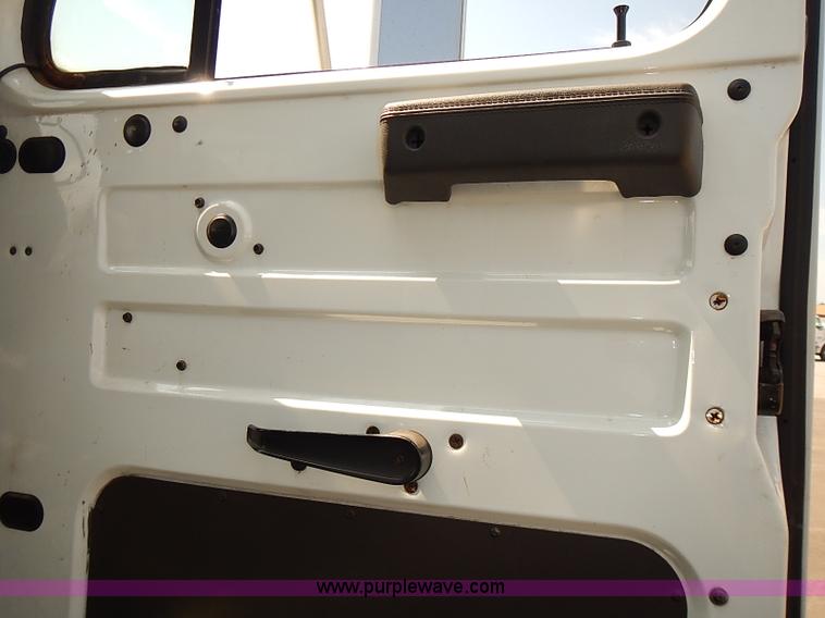 image for item J3121 2000 International 4900 dump truck