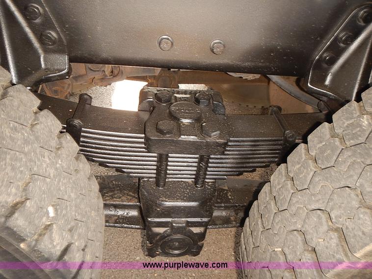 image for item J3121 2000 International 4900 dump truck