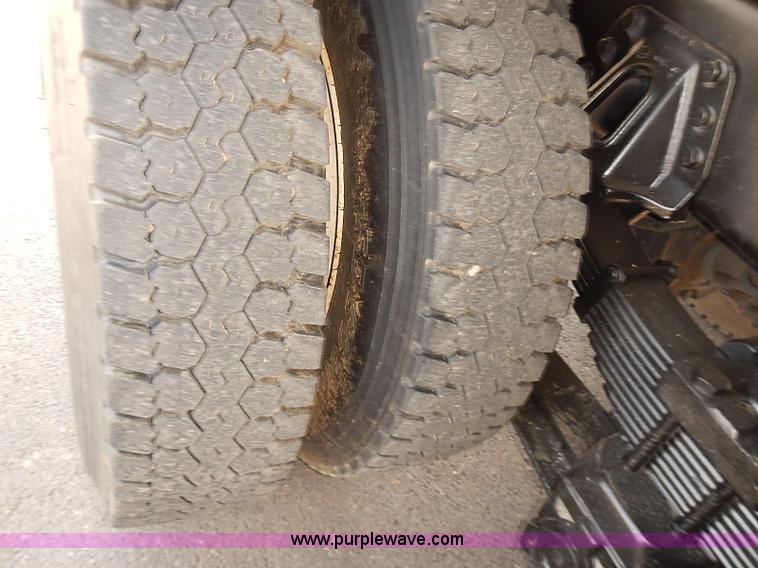 image for item J3121 2000 International 4900 dump truck