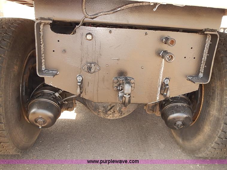 image for item J3121 2000 International 4900 dump truck