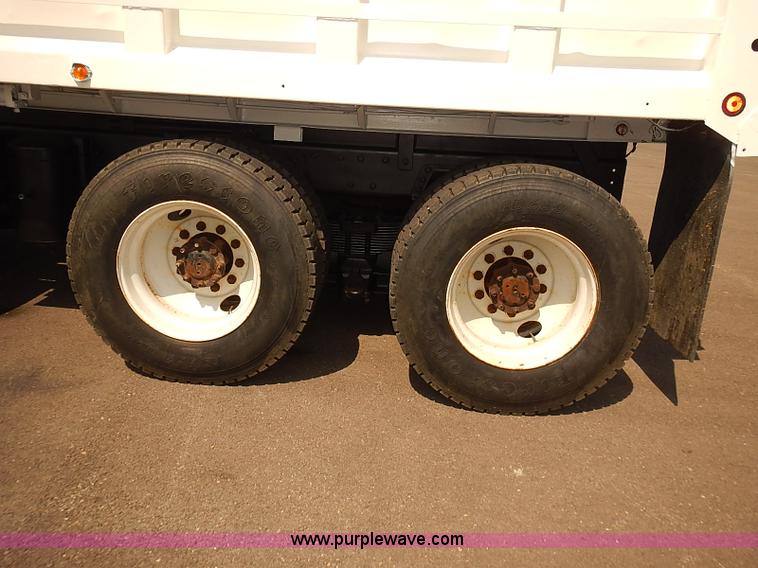 image for item J3121 2000 International 4900 dump truck