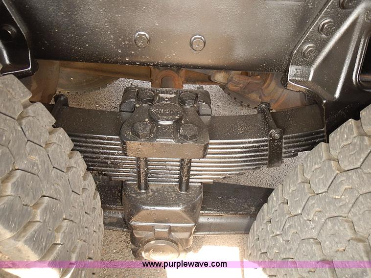 image for item J3121 2000 International 4900 dump truck