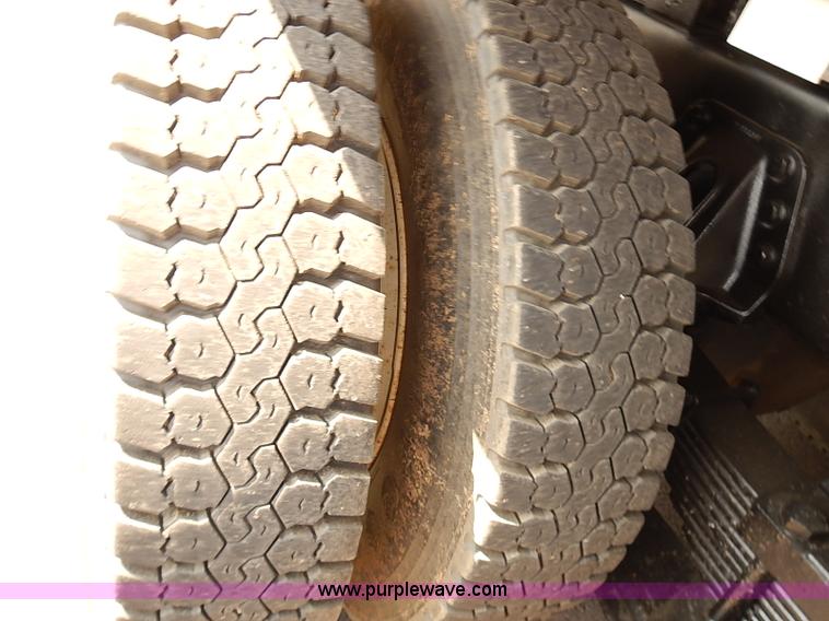 image for item J3121 2000 International 4900 dump truck