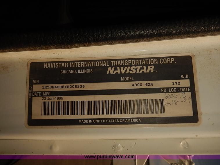 image for item J3121 2000 International 4900 dump truck