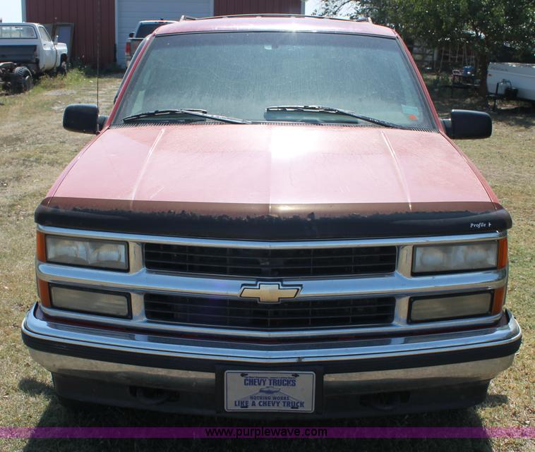 image for item AJ9324 1996 Chevrolet Suburban K1500 SUV