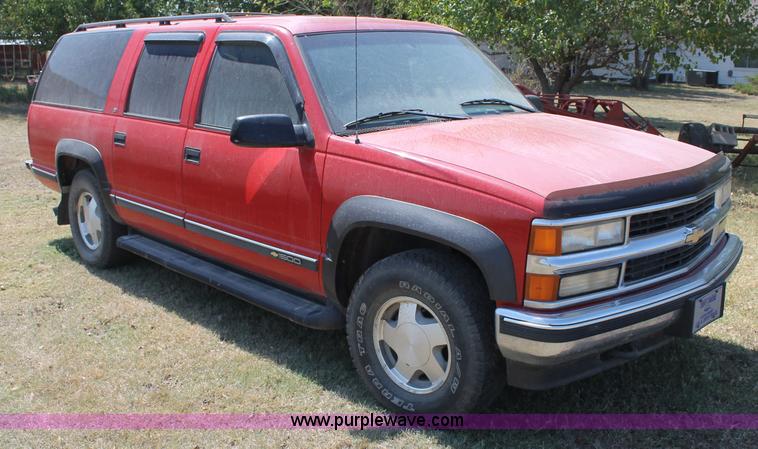 image for item AJ9324 1996 Chevrolet Suburban K1500 SUV