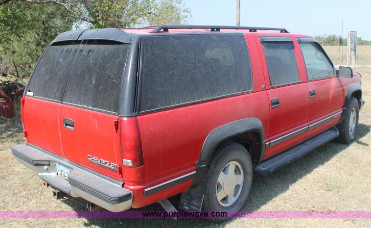 image for item AJ9324 1996 Chevrolet Suburban K1500 SUV