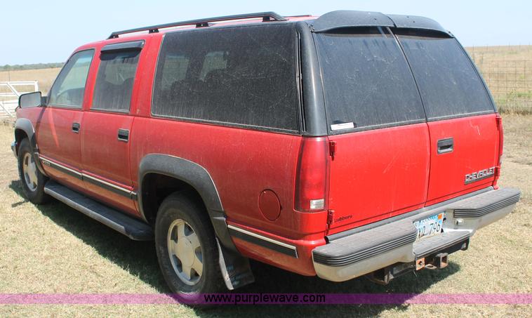 image for item AJ9324 1996 Chevrolet Suburban K1500 SUV
