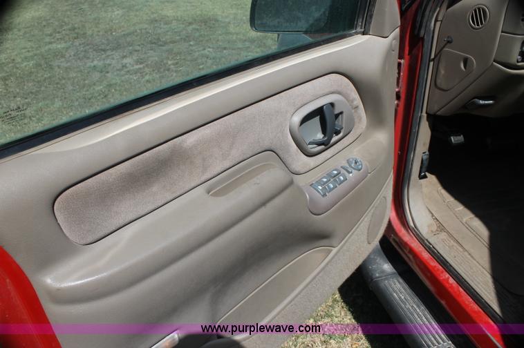 image for item AJ9324 1996 Chevrolet Suburban K1500 SUV