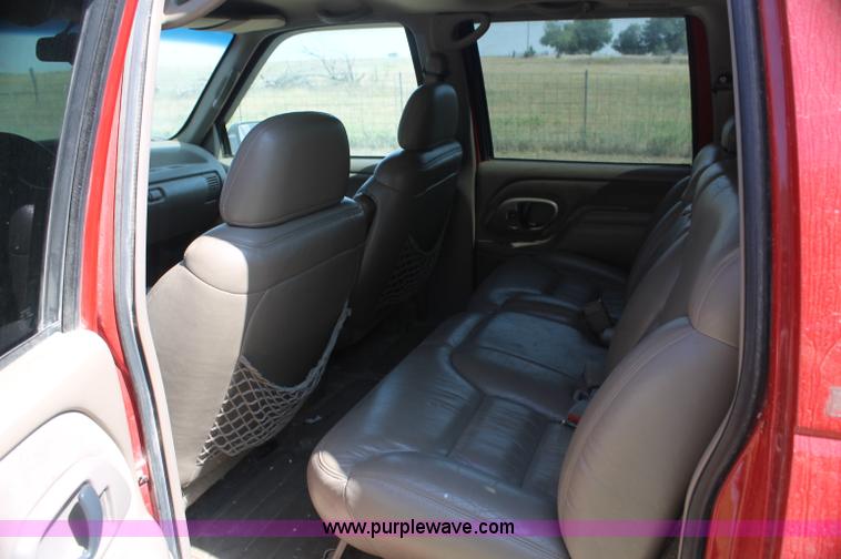 image for item AJ9324 1996 Chevrolet Suburban K1500 SUV
