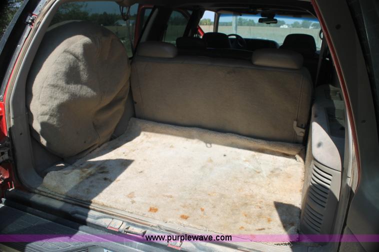 image for item AJ9324 1996 Chevrolet Suburban K1500 SUV