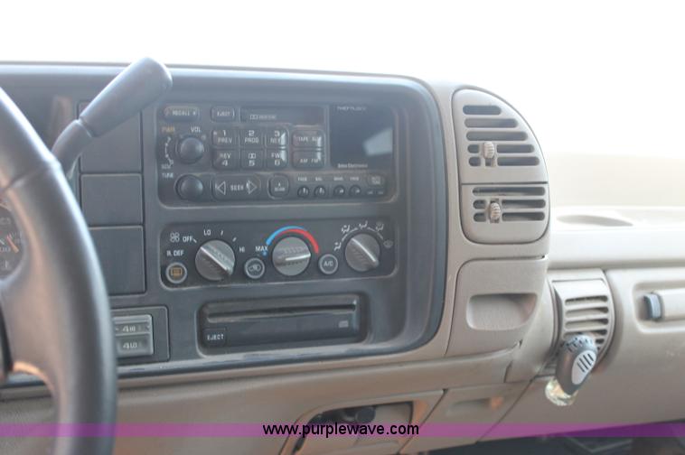 image for item AJ9324 1996 Chevrolet Suburban K1500 SUV