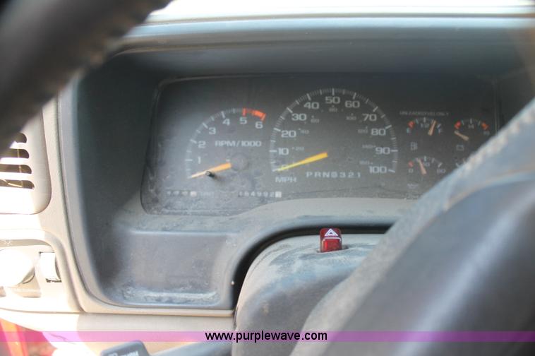 image for item AJ9324 1996 Chevrolet Suburban K1500 SUV