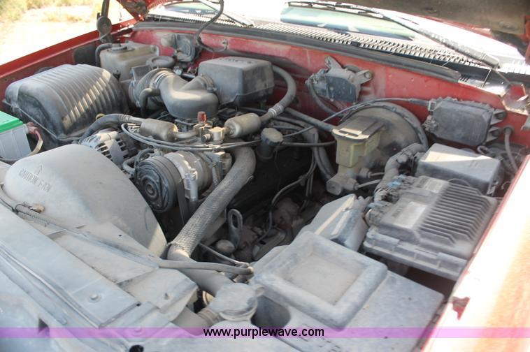 image for item AJ9324 1996 Chevrolet Suburban K1500 SUV
