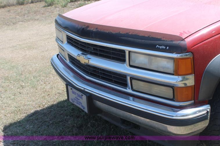 image for item AJ9324 1996 Chevrolet Suburban K1500 SUV