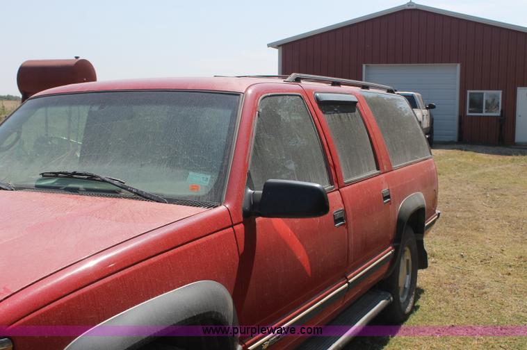 image for item AJ9324 1996 Chevrolet Suburban K1500 SUV