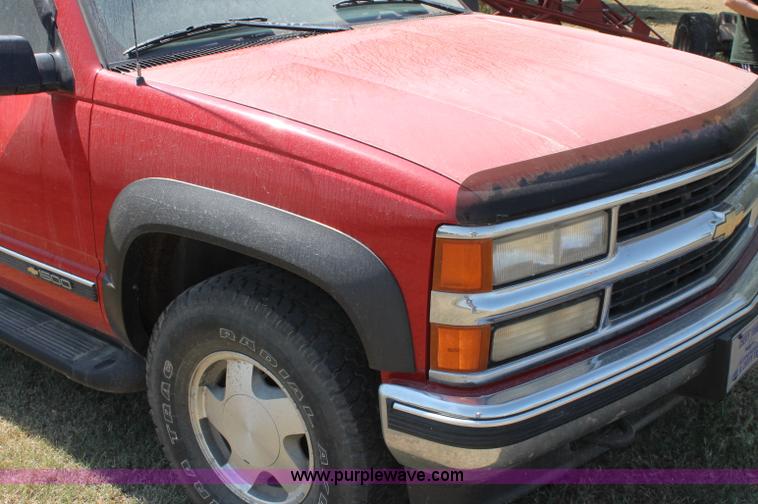 image for item AJ9324 1996 Chevrolet Suburban K1500 SUV