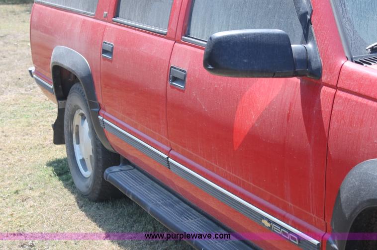 image for item AJ9324 1996 Chevrolet Suburban K1500 SUV
