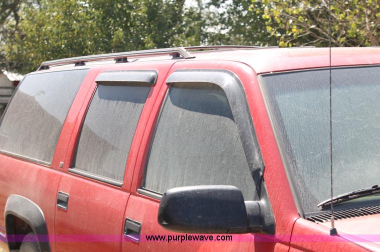 image for item AJ9324 1996 Chevrolet Suburban K1500 SUV
