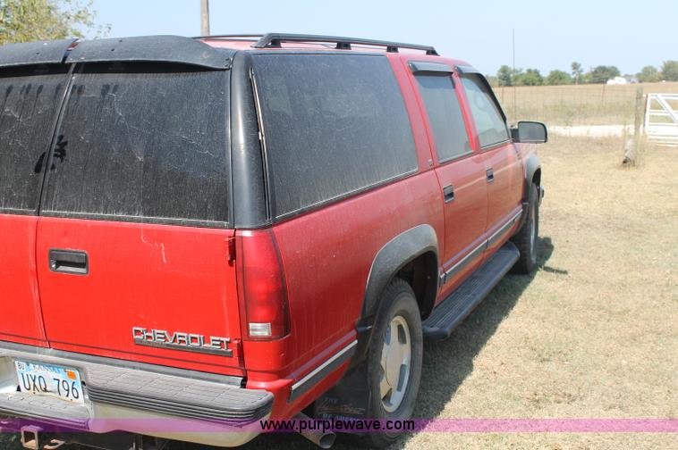 image for item AJ9324 1996 Chevrolet Suburban K1500 SUV