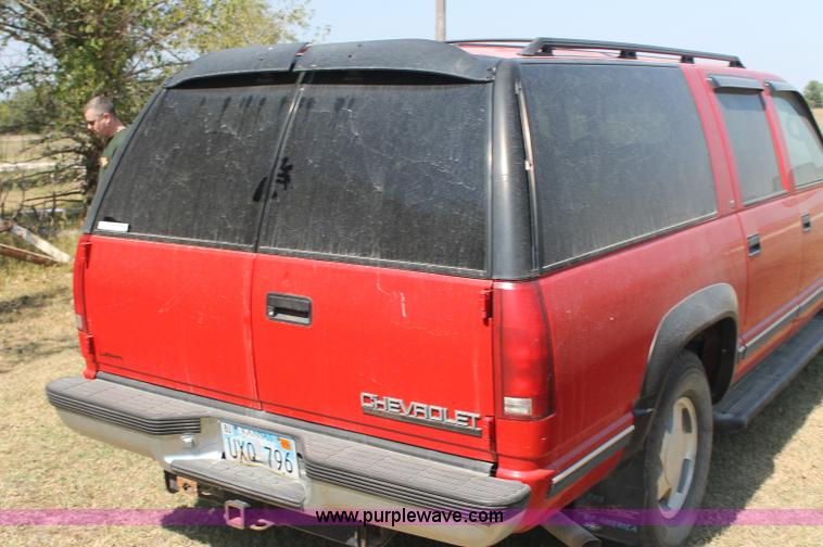 image for item AJ9324 1996 Chevrolet Suburban K1500 SUV