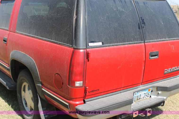 image for item AJ9324 1996 Chevrolet Suburban K1500 SUV