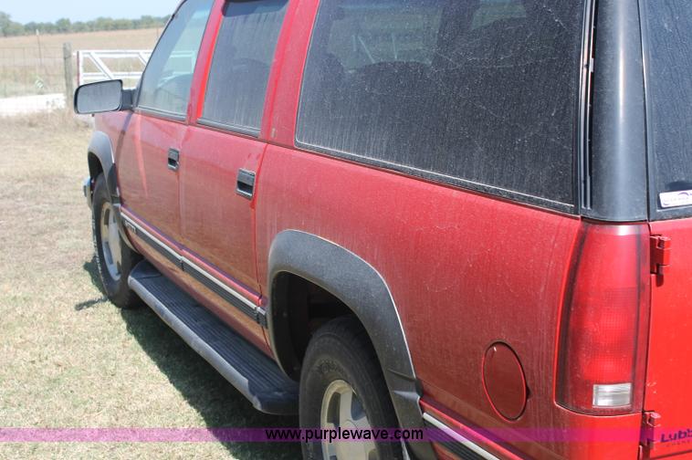 image for item AJ9324 1996 Chevrolet Suburban K1500 SUV