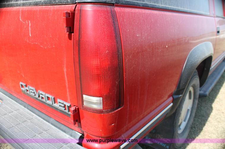 image for item AJ9324 1996 Chevrolet Suburban K1500 SUV