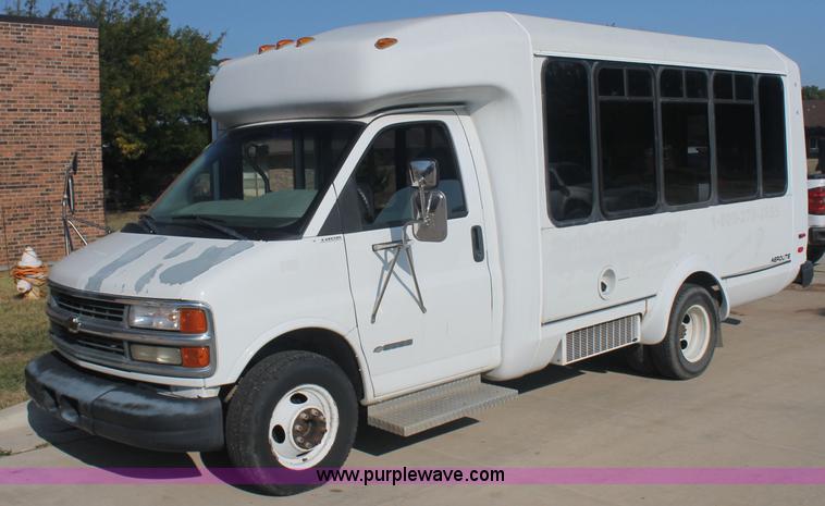 image for item AJ9341 2001 Chevrolet Express G3500 El Dorado bus