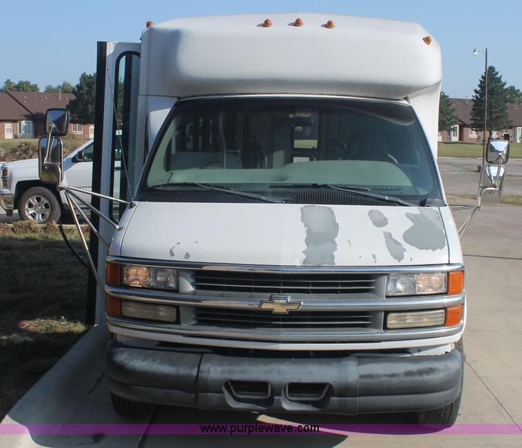 image for item AJ9341 2001 Chevrolet Express G3500 El Dorado bus