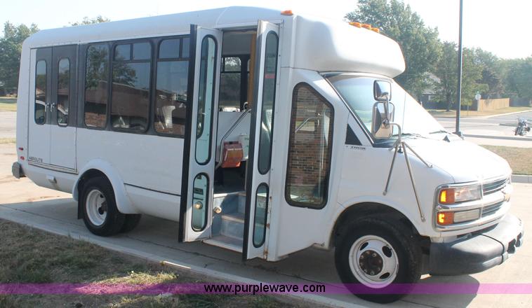 image for item AJ9341 2001 Chevrolet Express G3500 El Dorado bus
