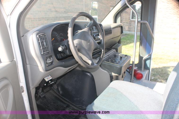 image for item AJ9341 2001 Chevrolet Express G3500 El Dorado bus