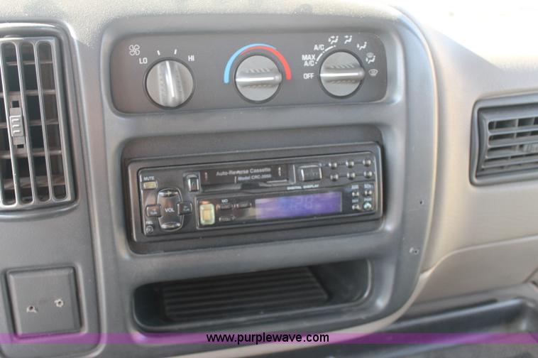 image for item AJ9341 2001 Chevrolet Express G3500 El Dorado bus