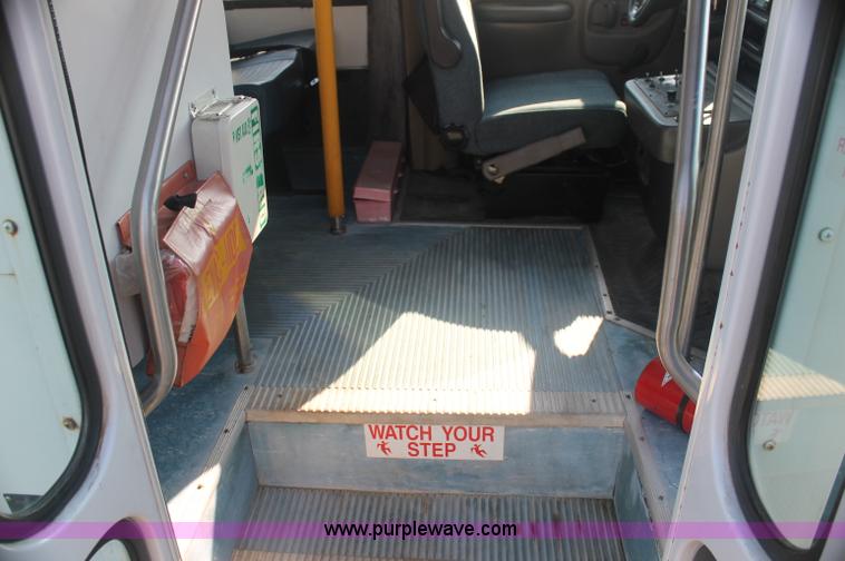 image for item AJ9341 2001 Chevrolet Express G3500 El Dorado bus