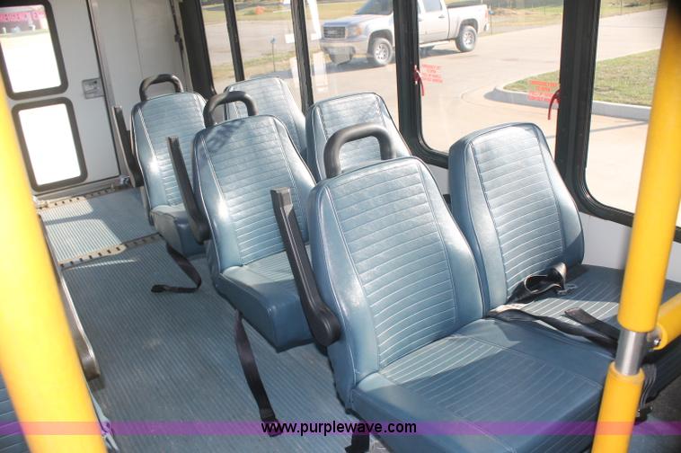 image for item AJ9341 2001 Chevrolet Express G3500 El Dorado bus