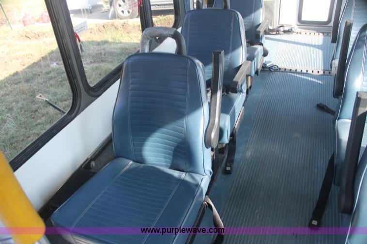 image for item AJ9341 2001 Chevrolet Express G3500 El Dorado bus