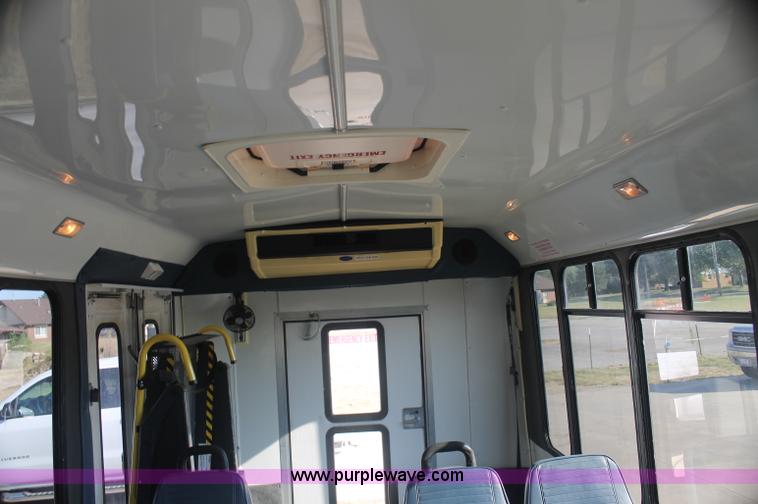 image for item AJ9341 2001 Chevrolet Express G3500 El Dorado bus