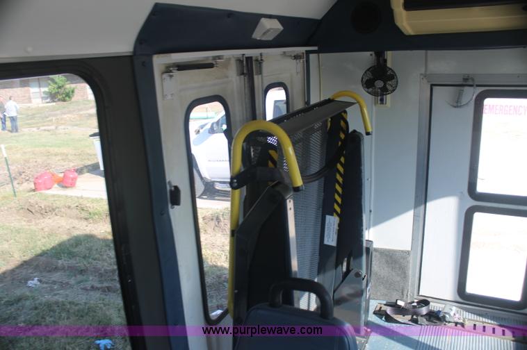 image for item AJ9341 2001 Chevrolet Express G3500 El Dorado bus