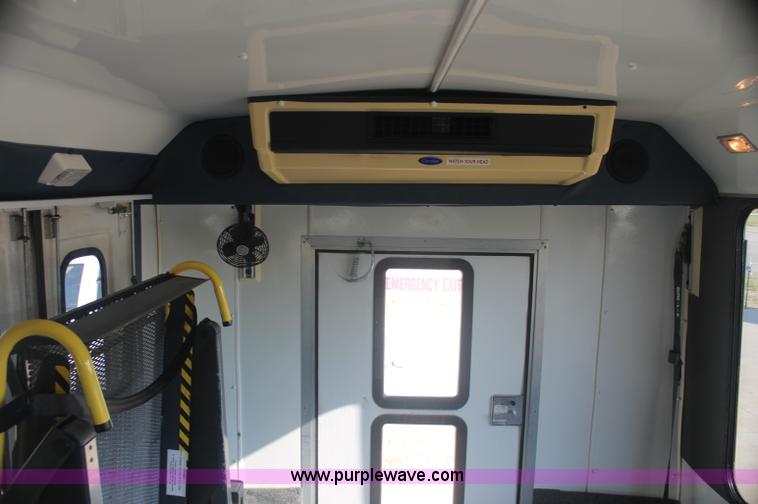 image for item AJ9341 2001 Chevrolet Express G3500 El Dorado bus